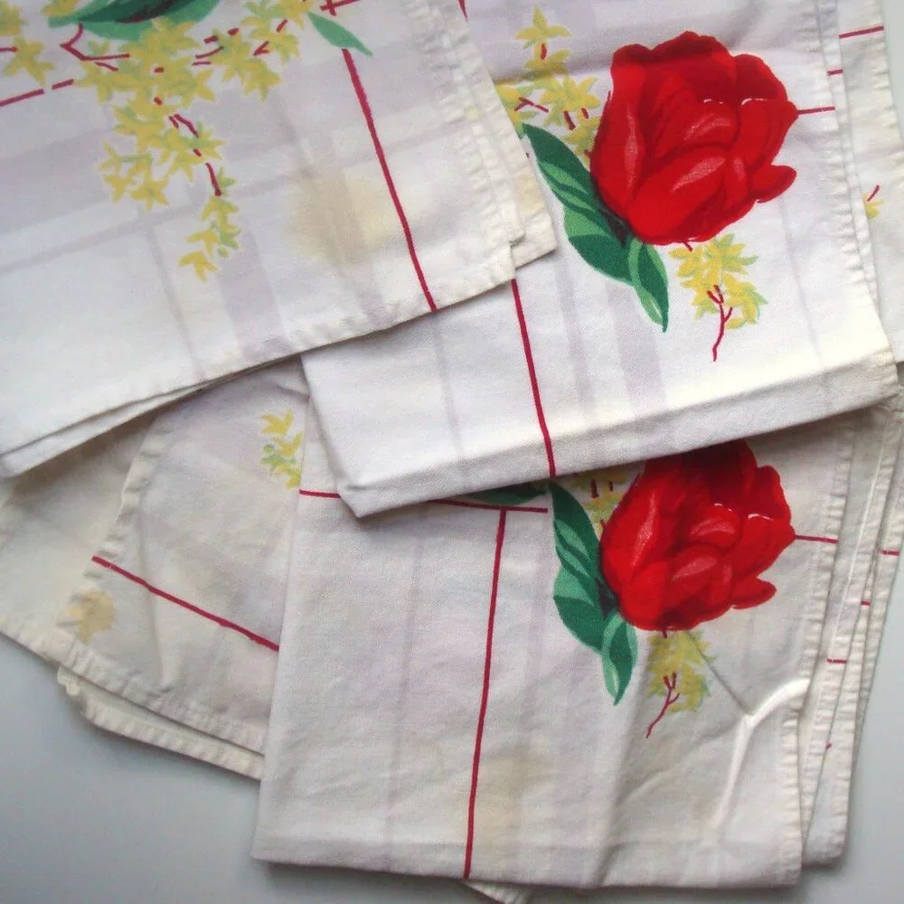 Set of 4 Red Tulip Flower Napkins Cotton &/or Linen Retro Vintage Spring Floral